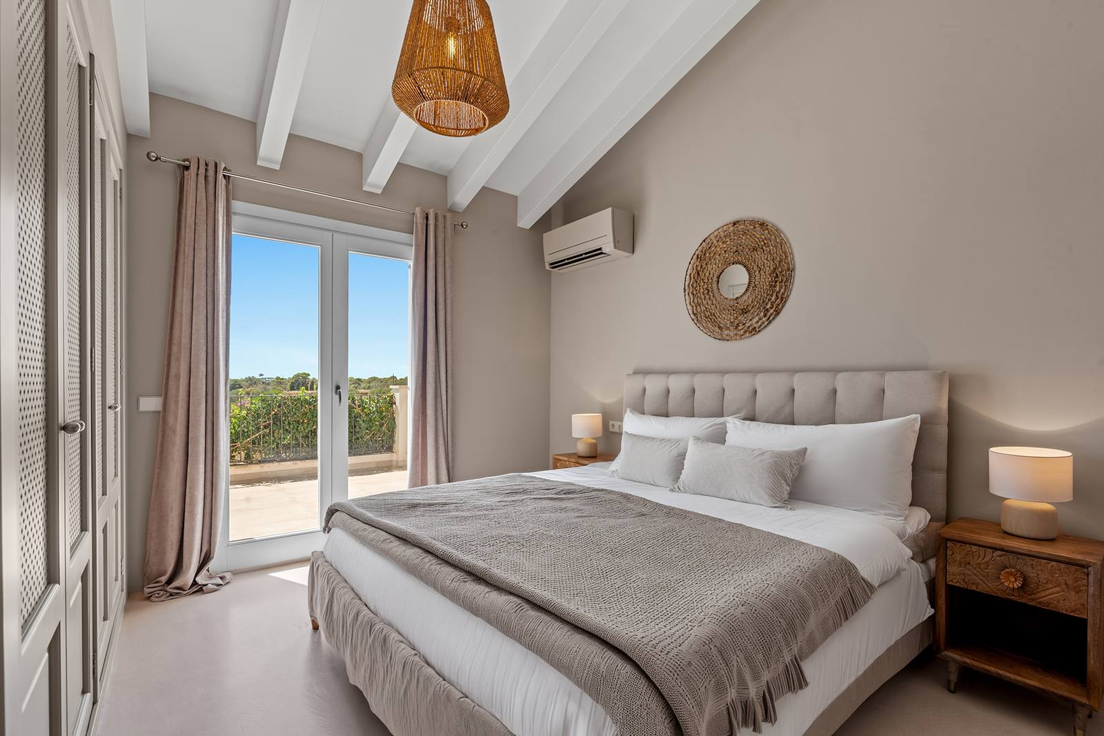 Schlafzimmer mit Gartenzugang